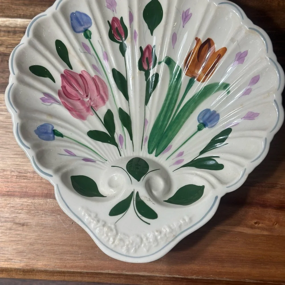 Vintage Blue Ridge Pottery. Hand-Painted Floral Shell Dish - Cream with  Flowers